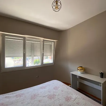 Apartment Mint Center *